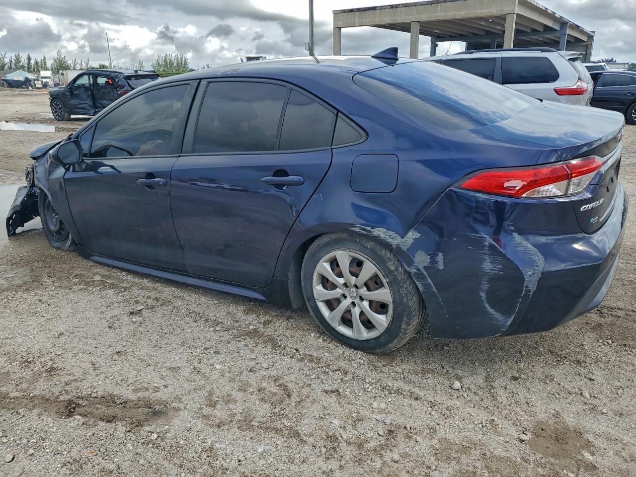 2020 TOYOTA COROLLA LE photo 2