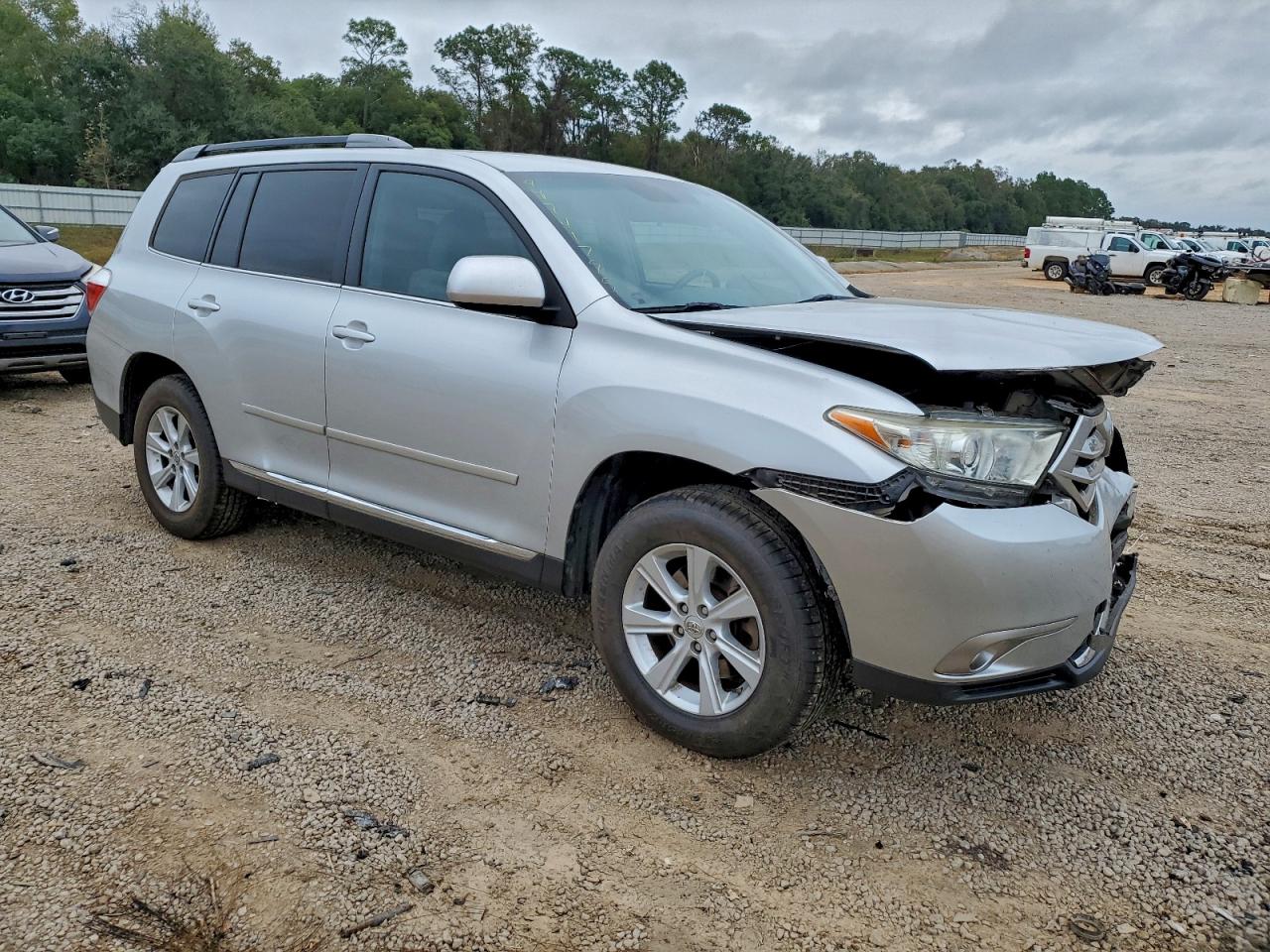 2011 TOYOTA HIGHLANDER BASE photo 4