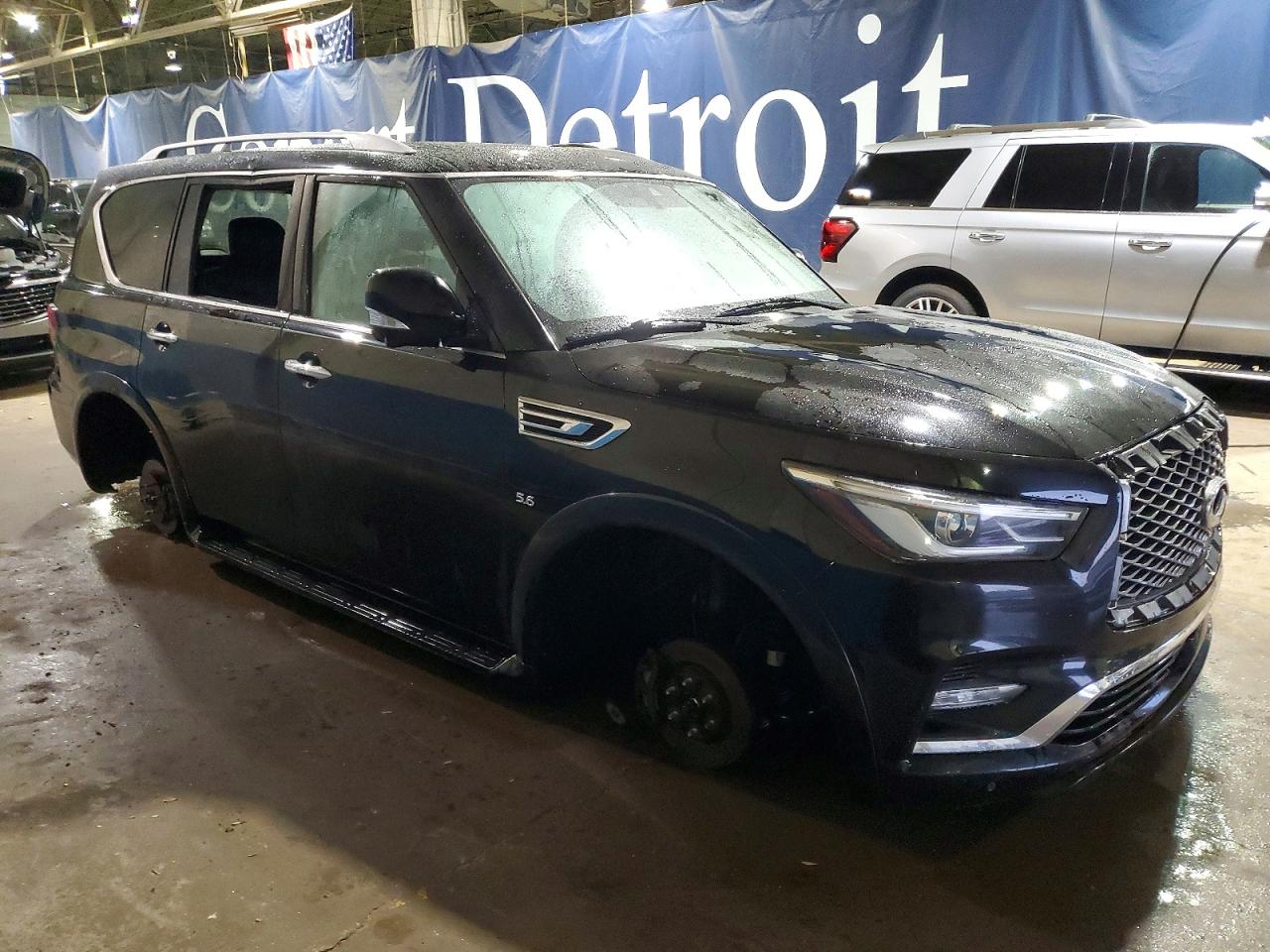 2019 INFINITI QX80 LUXE photo 4