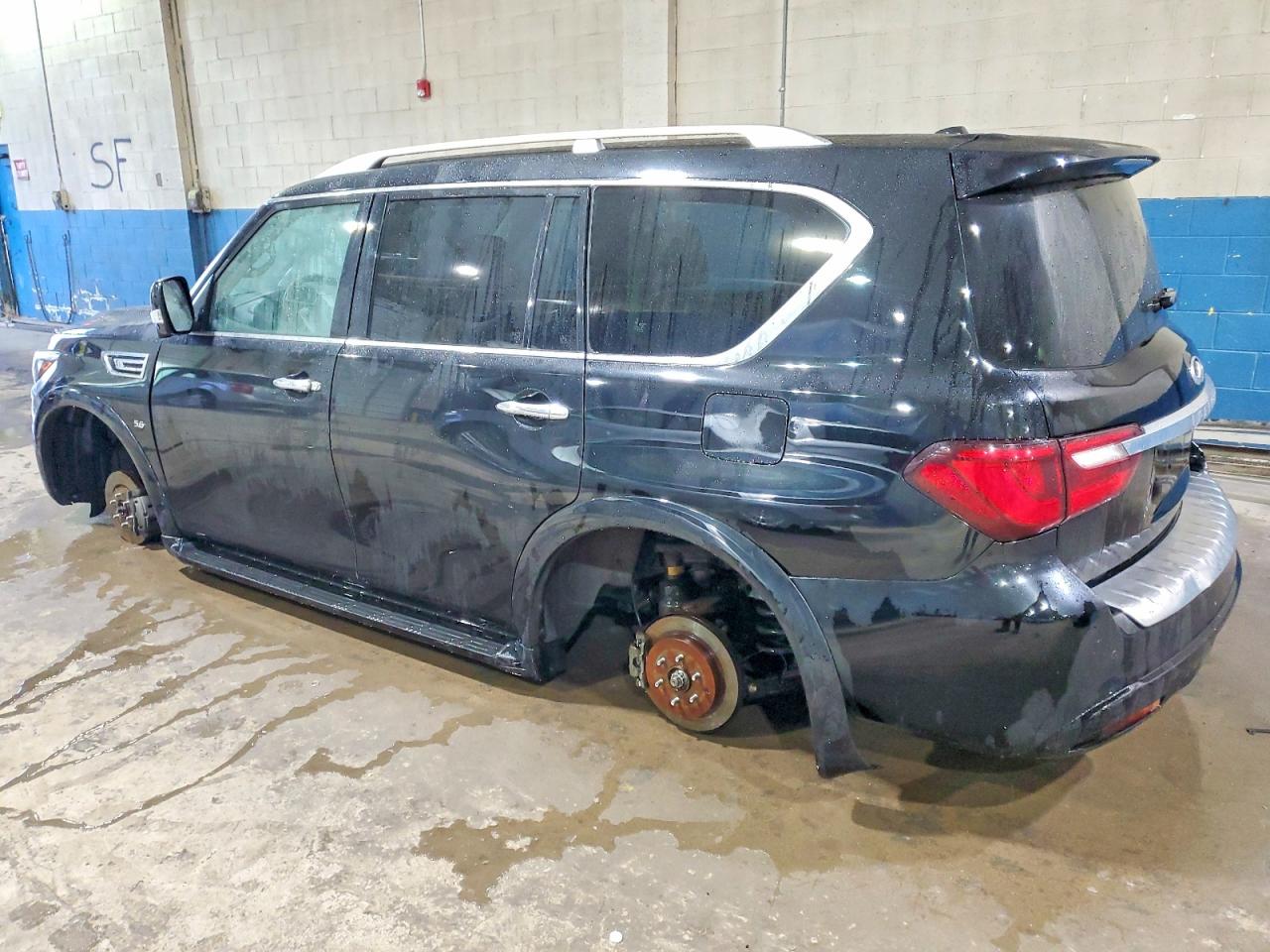 2019 INFINITI QX80 LUXE photo 2