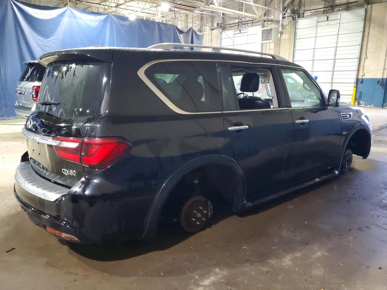 2019 INFINITI QX80 LUXE photo 3