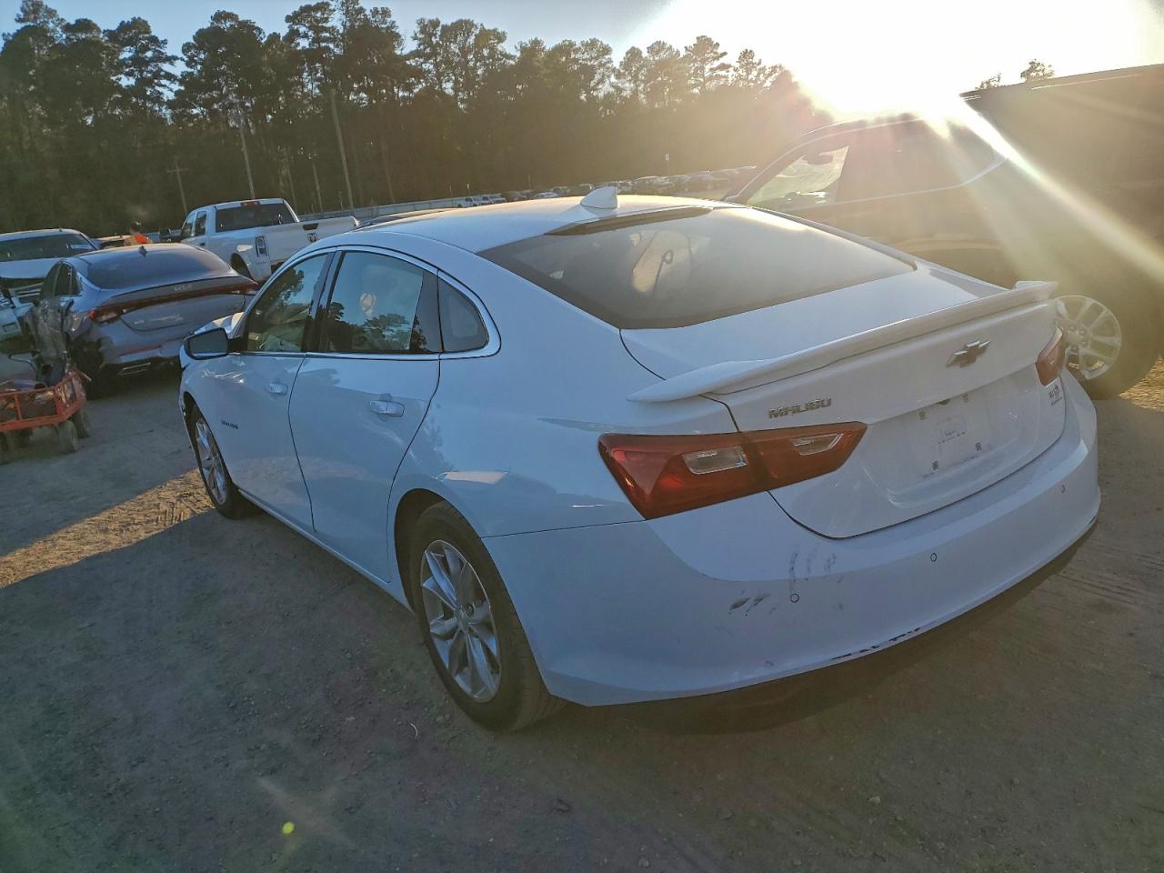2024 CHEVROLET MALIBU LT photo 2
