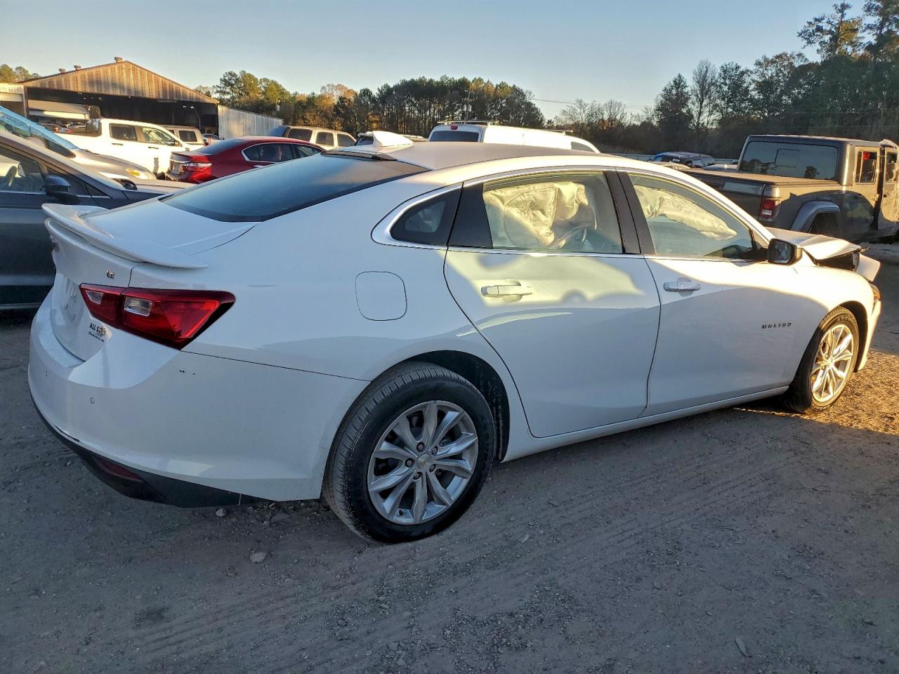 2024 CHEVROLET MALIBU LT photo 3