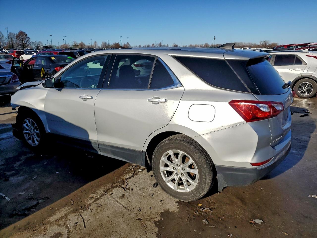 2018 CHEVROLET EQUINOX LT photo 2
