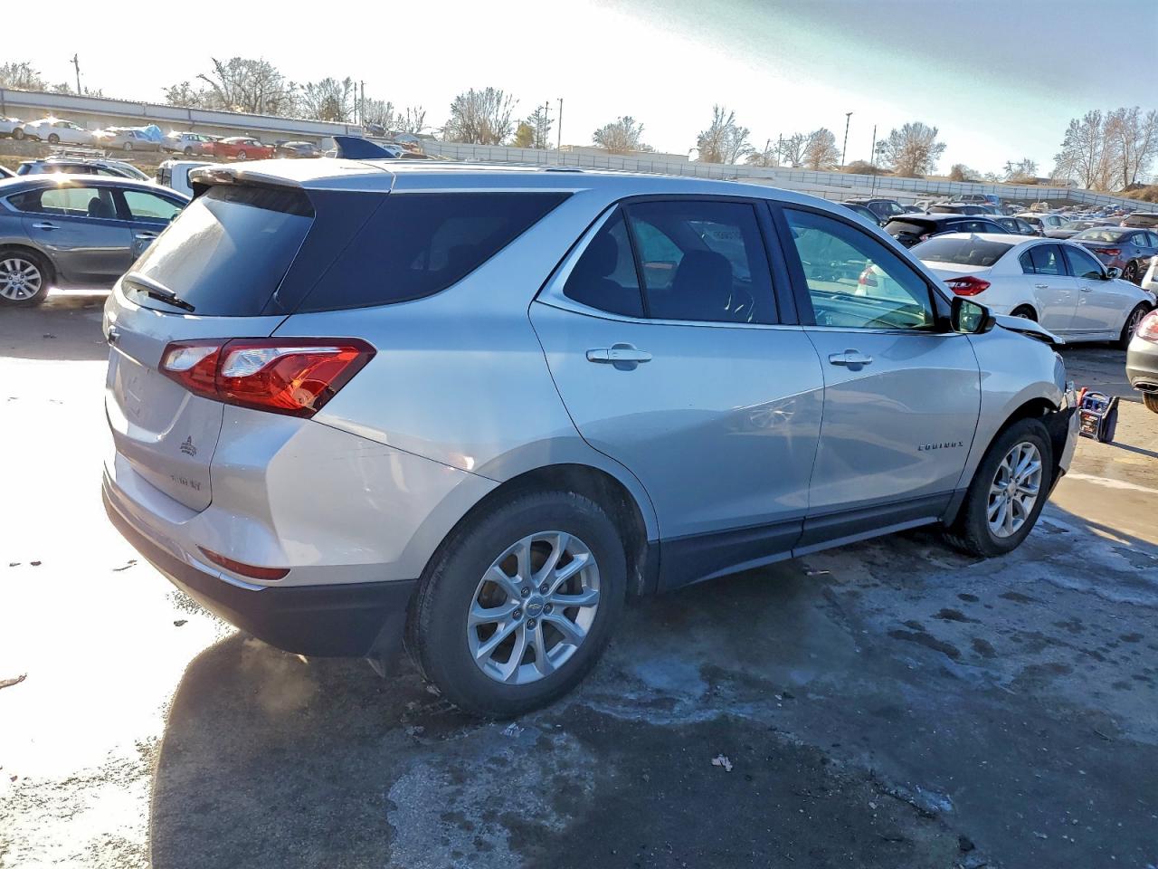 2018 CHEVROLET EQUINOX LT photo 3
