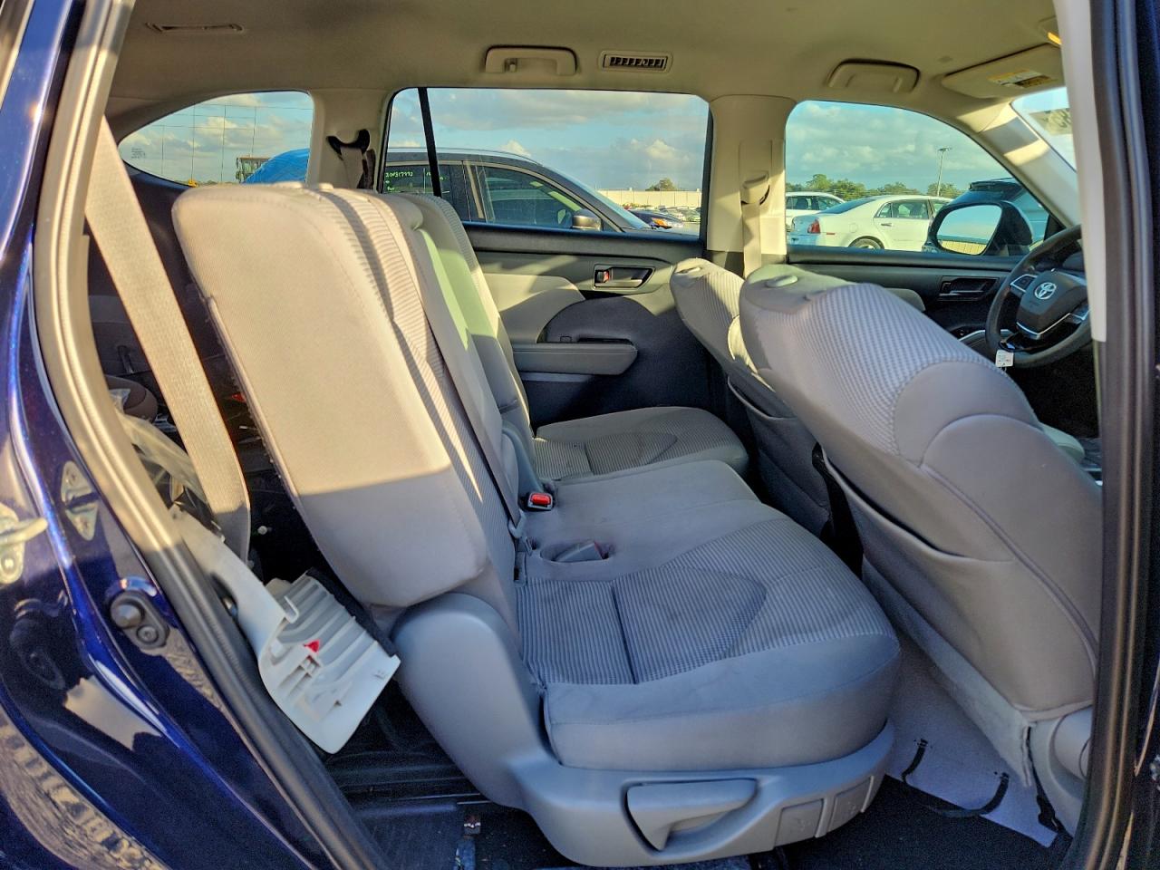 2021 TOYOTA HIGHLANDER L photo 11