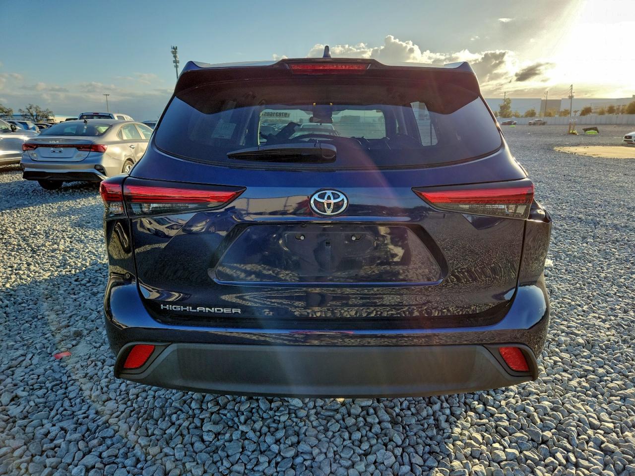 2021 TOYOTA HIGHLANDER L photo 6