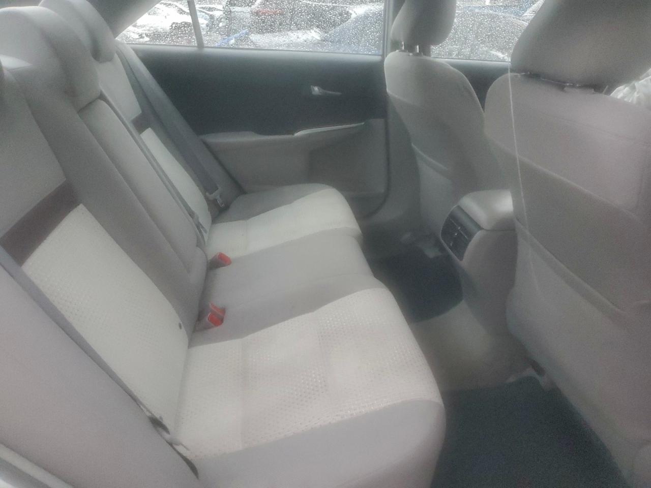 2014 TOYOTA CAMRY L photo 10