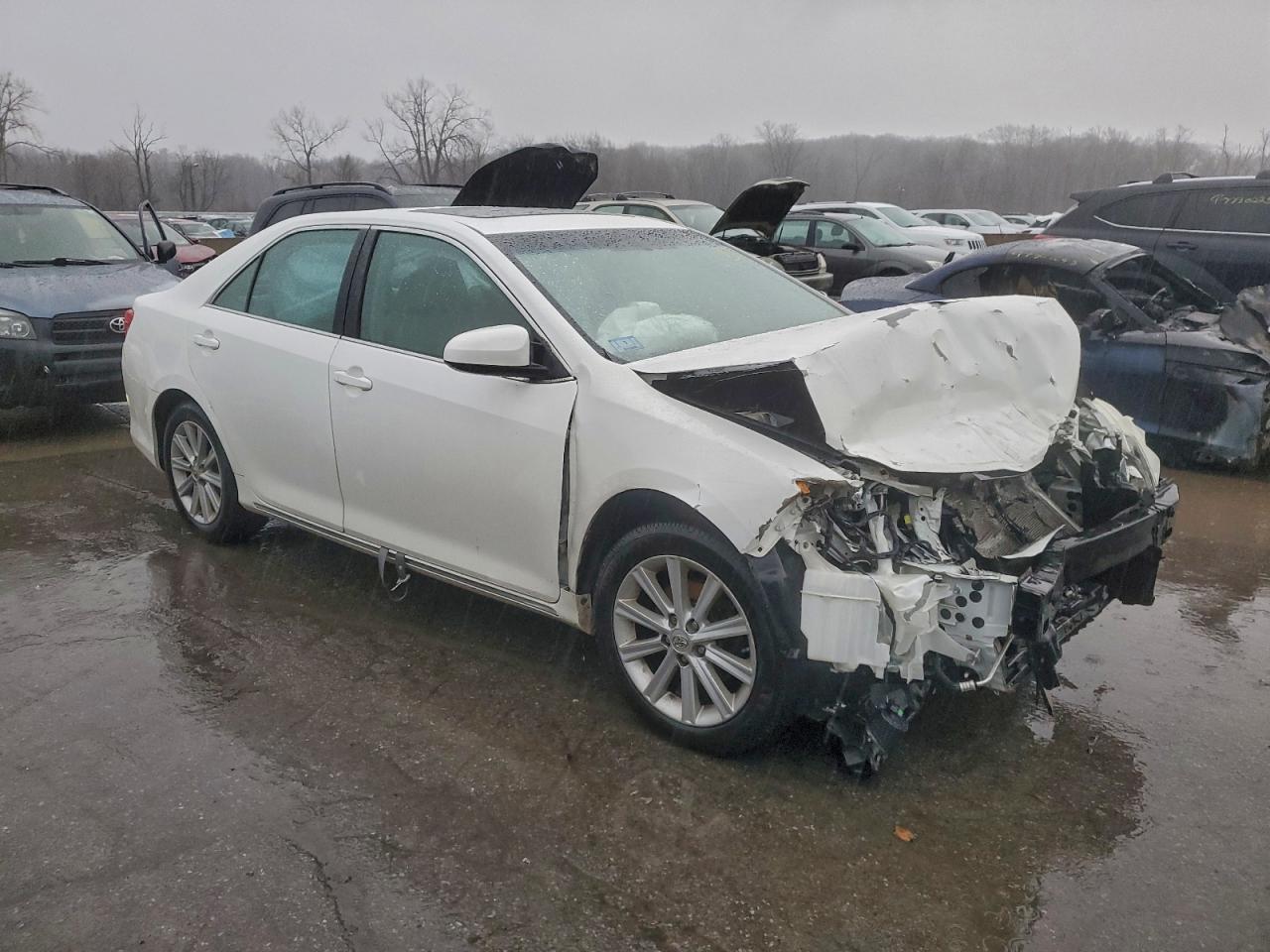 2014 TOYOTA CAMRY L photo 4