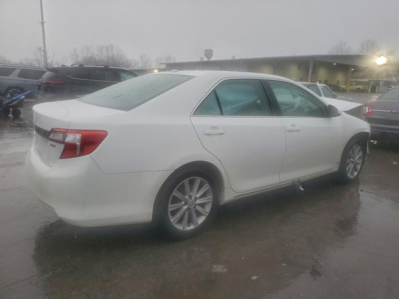 2014 TOYOTA CAMRY L photo 3