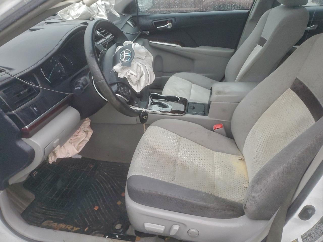 2014 TOYOTA CAMRY L photo 7