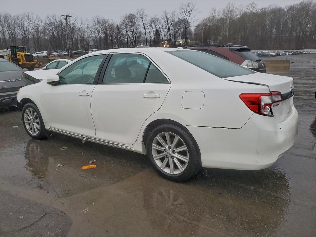 2014 TOYOTA CAMRY L photo 2
