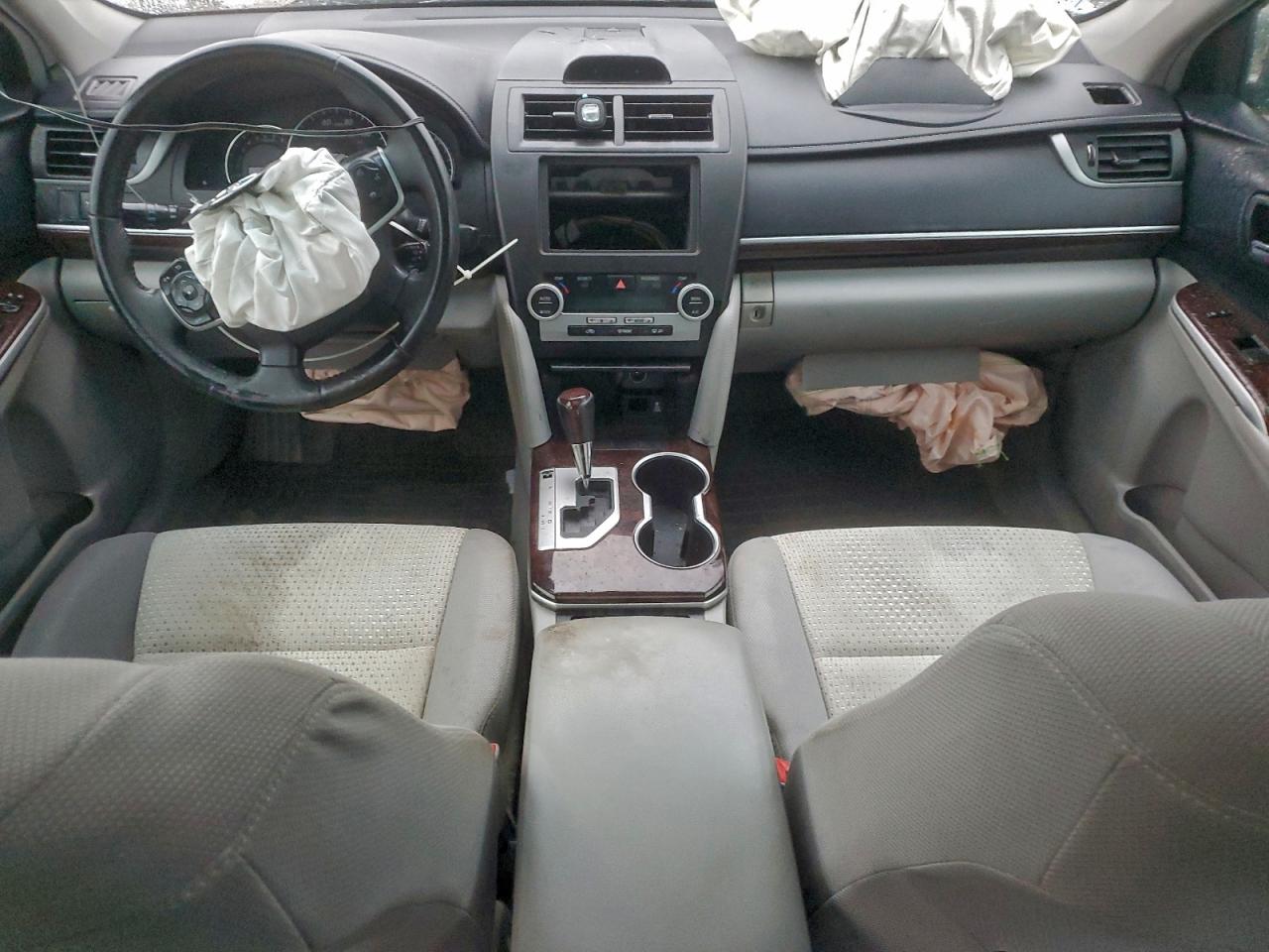 2014 TOYOTA CAMRY L photo 8