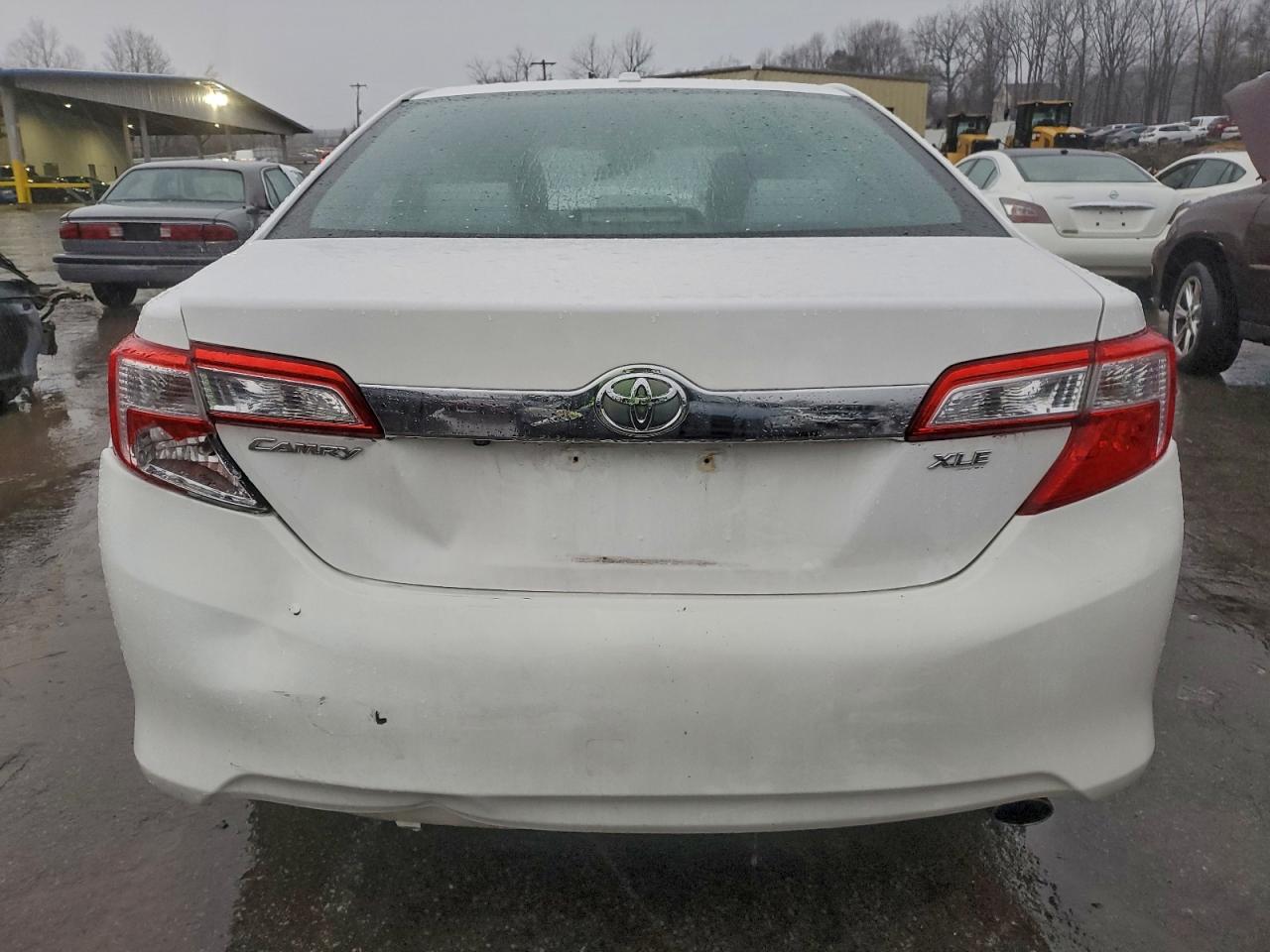 2014 TOYOTA CAMRY L photo 6