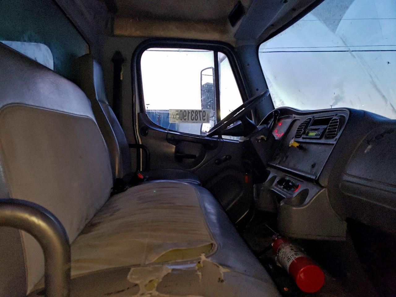 2006 FREIGHTLINER M2 106 MEDIUM DUTY photo 11