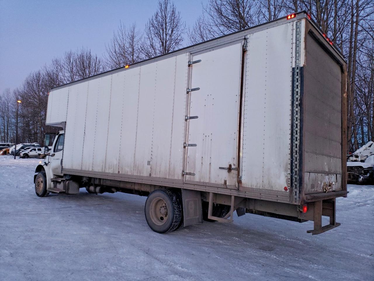 2006 FREIGHTLINER M2 106 MEDIUM DUTY photo 2