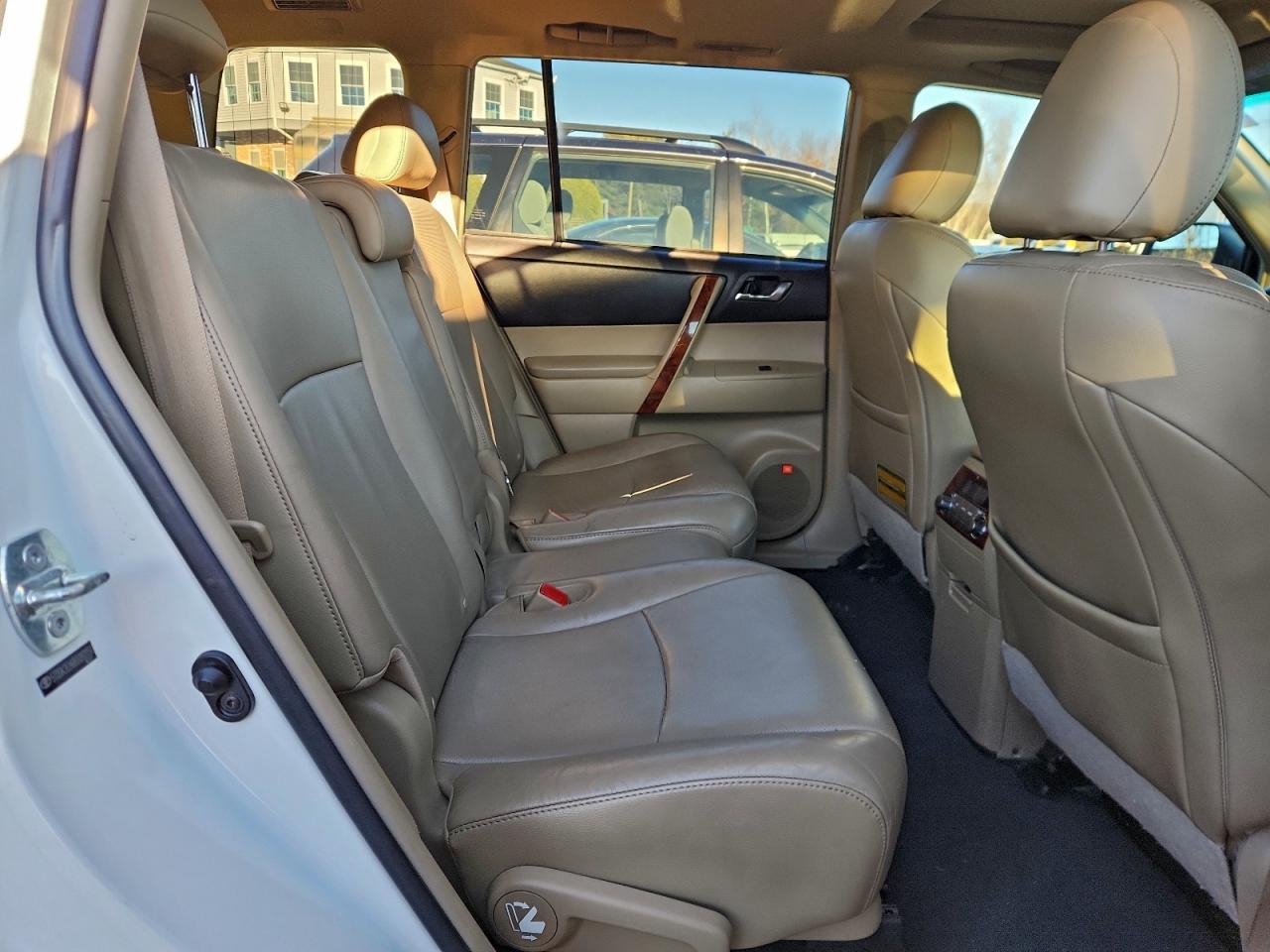 2011 TOYOTA HIGHLANDER LIMITED photo 11