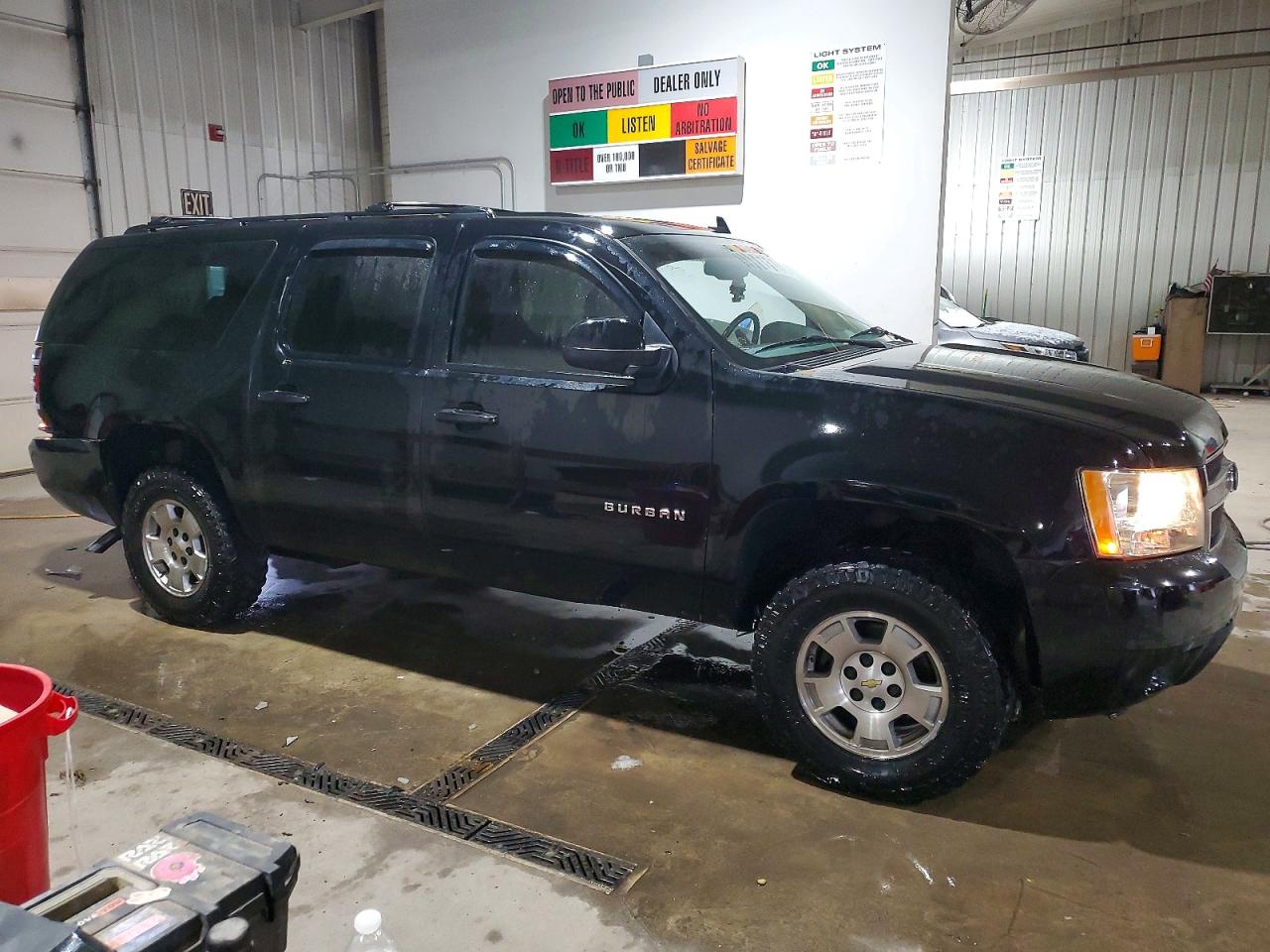 2011 CHEVROLET SUBURBAN K1500 LS photo 4
