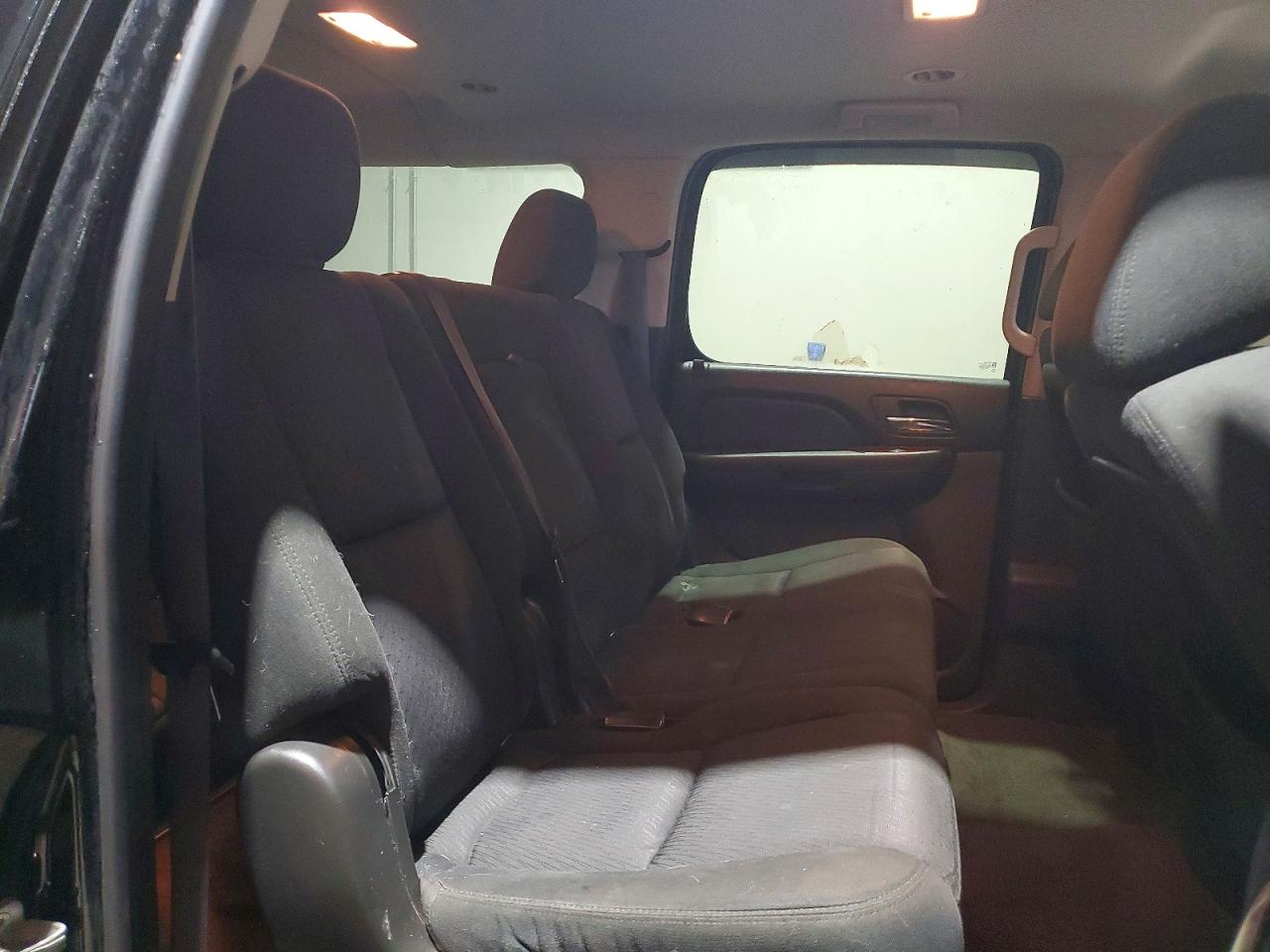2011 CHEVROLET SUBURBAN K1500 LS photo 11