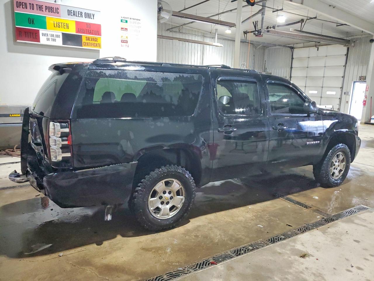 2011 CHEVROLET SUBURBAN K1500 LS photo 3