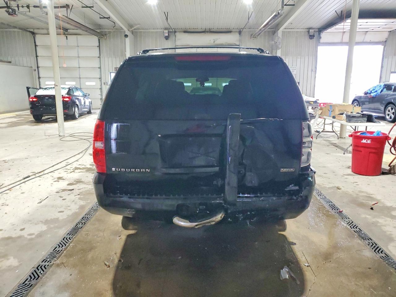 2011 CHEVROLET SUBURBAN K1500 LS photo 6