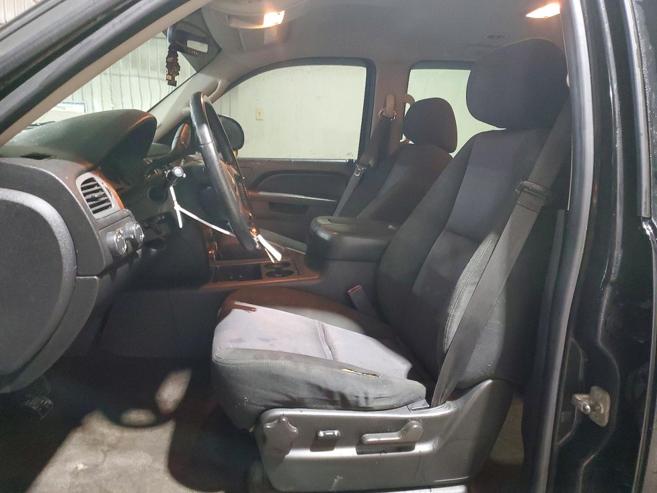 2011 CHEVROLET SUBURBAN K1500 LS photo 7