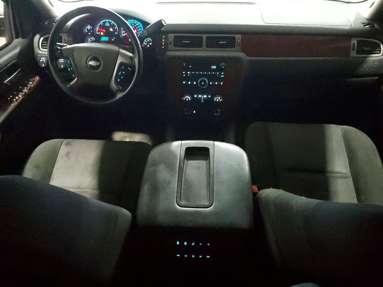 2011 CHEVROLET SUBURBAN K1500 LS photo 8