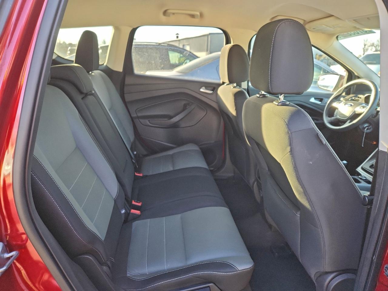 2016 FORD ESCAPE SE photo 11