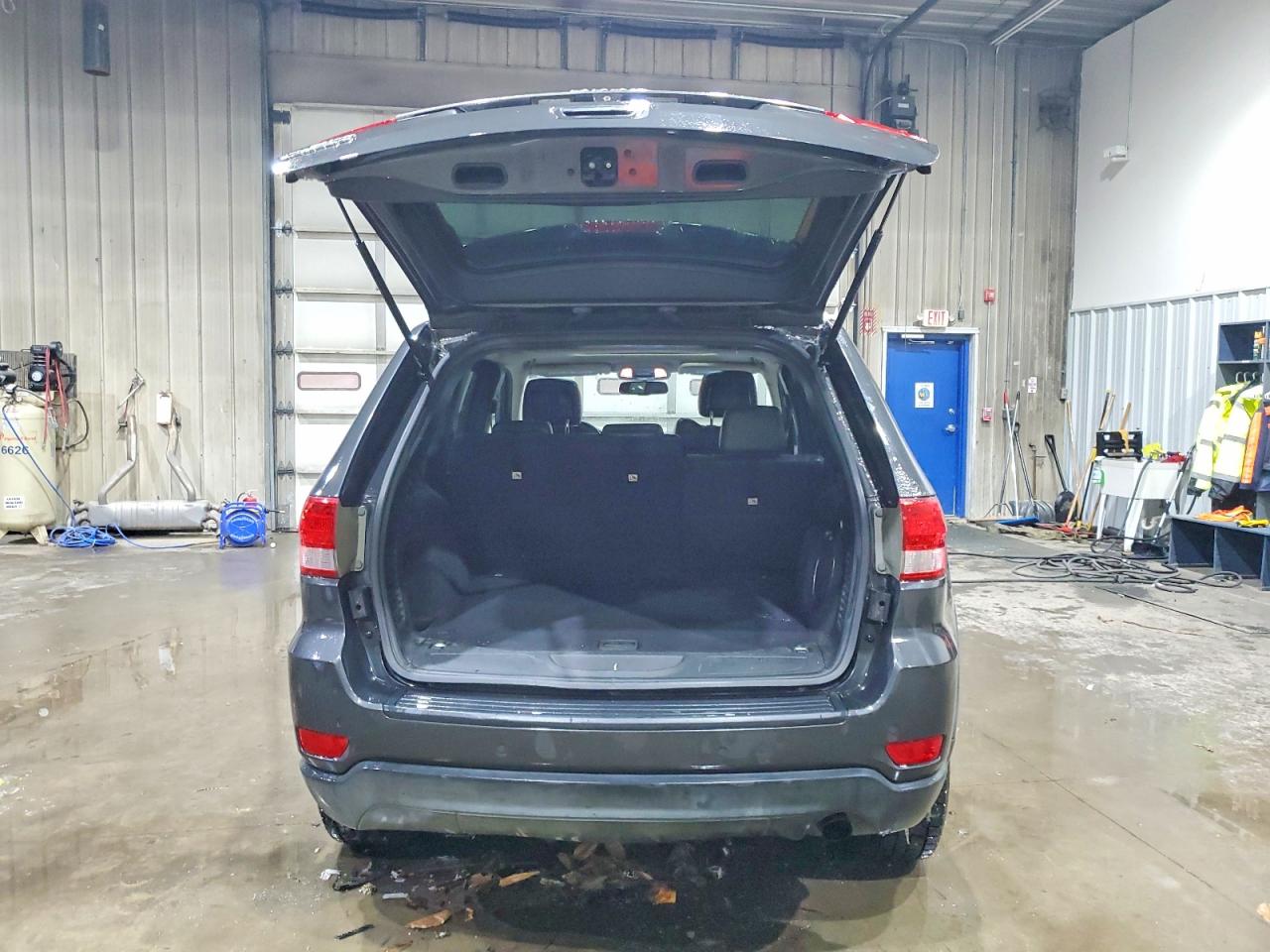 2011 JEEP GRAND CHEROKEE LAREDO photo 6