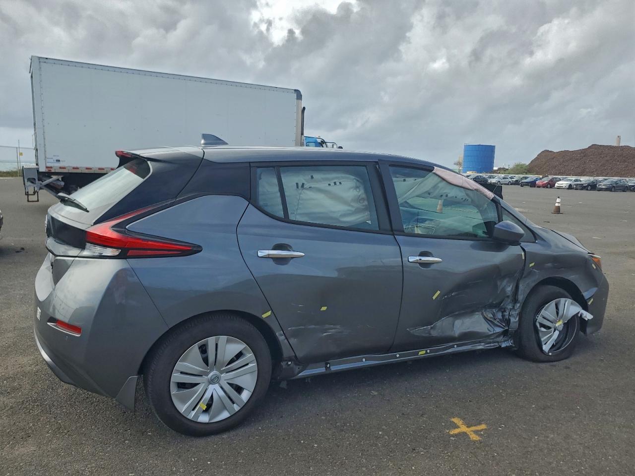 2025 NISSAN LEAF S photo 3
