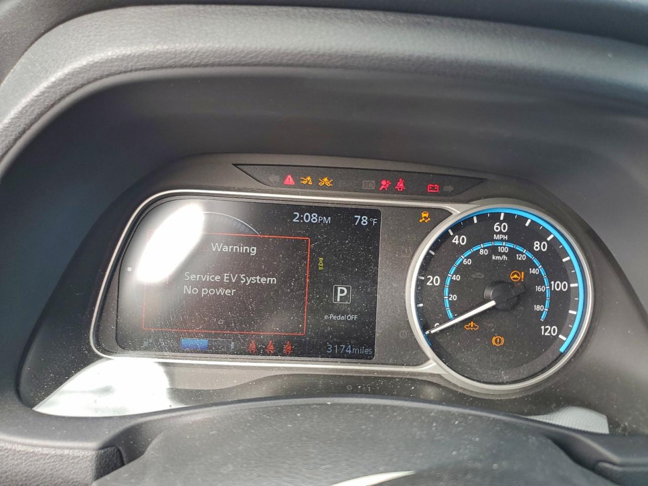2025 NISSAN LEAF S photo 9