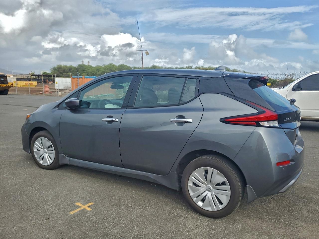 2025 NISSAN LEAF S photo 2