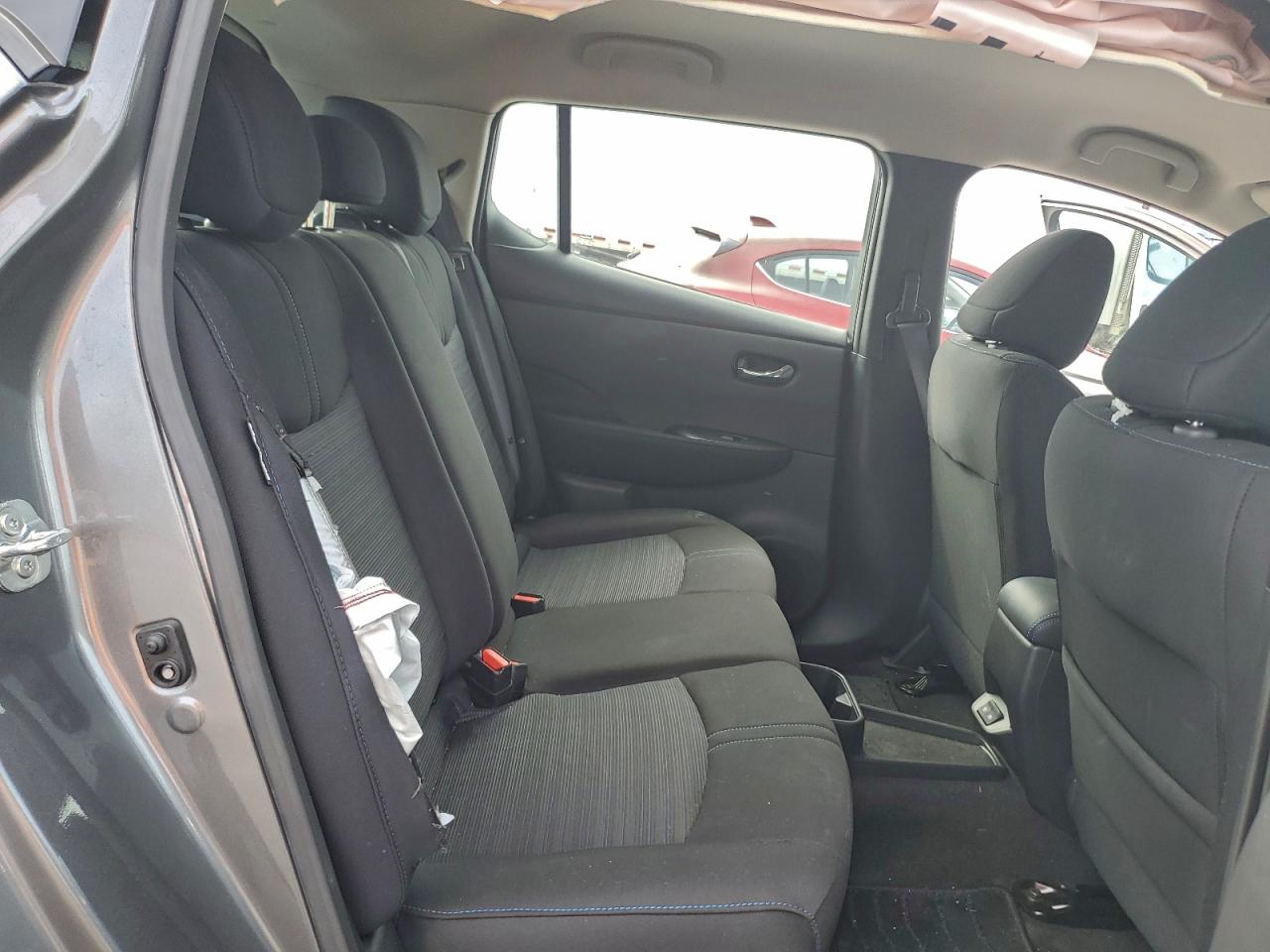2025 NISSAN LEAF S photo 10