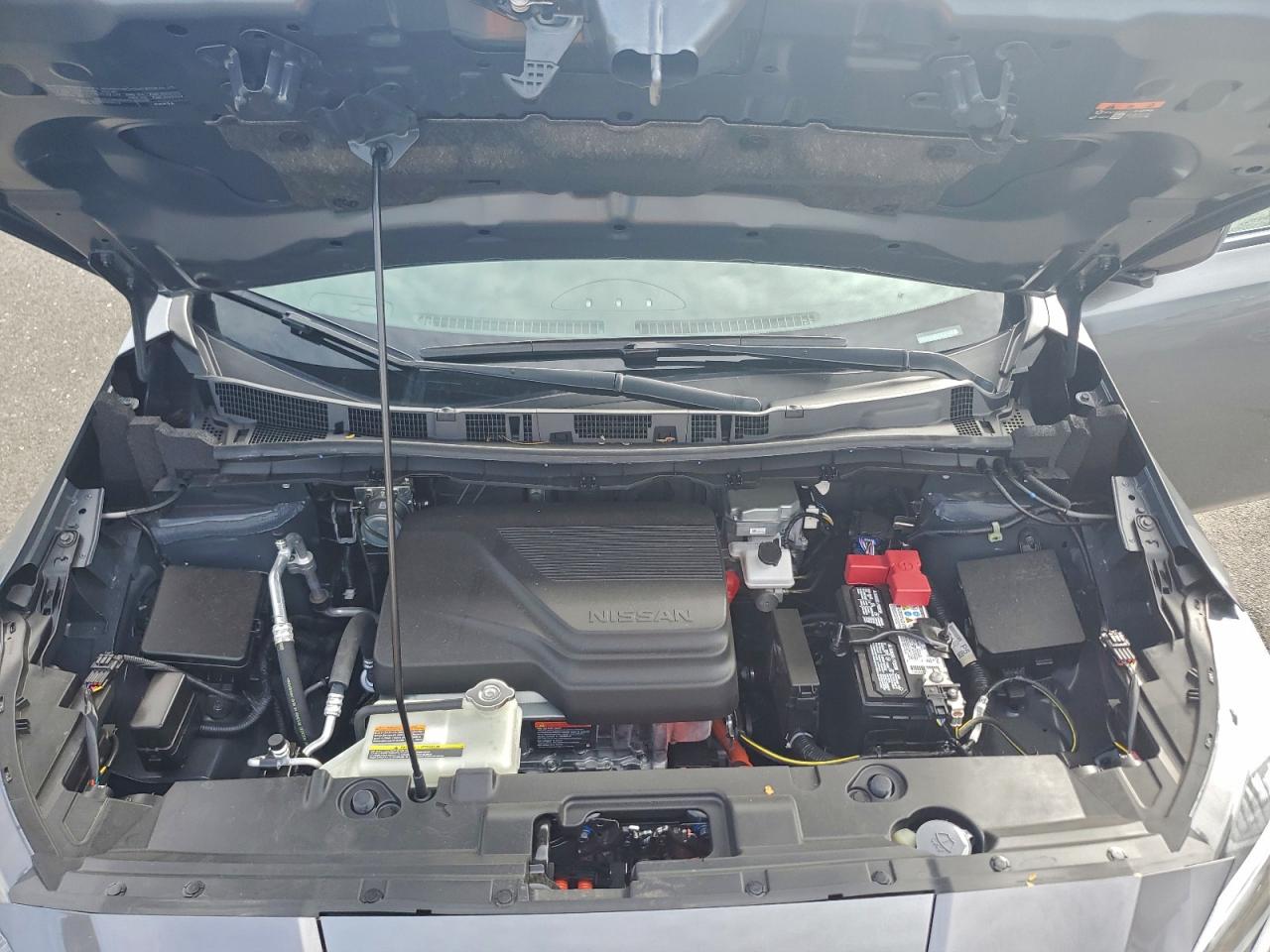 2025 NISSAN LEAF S photo 11