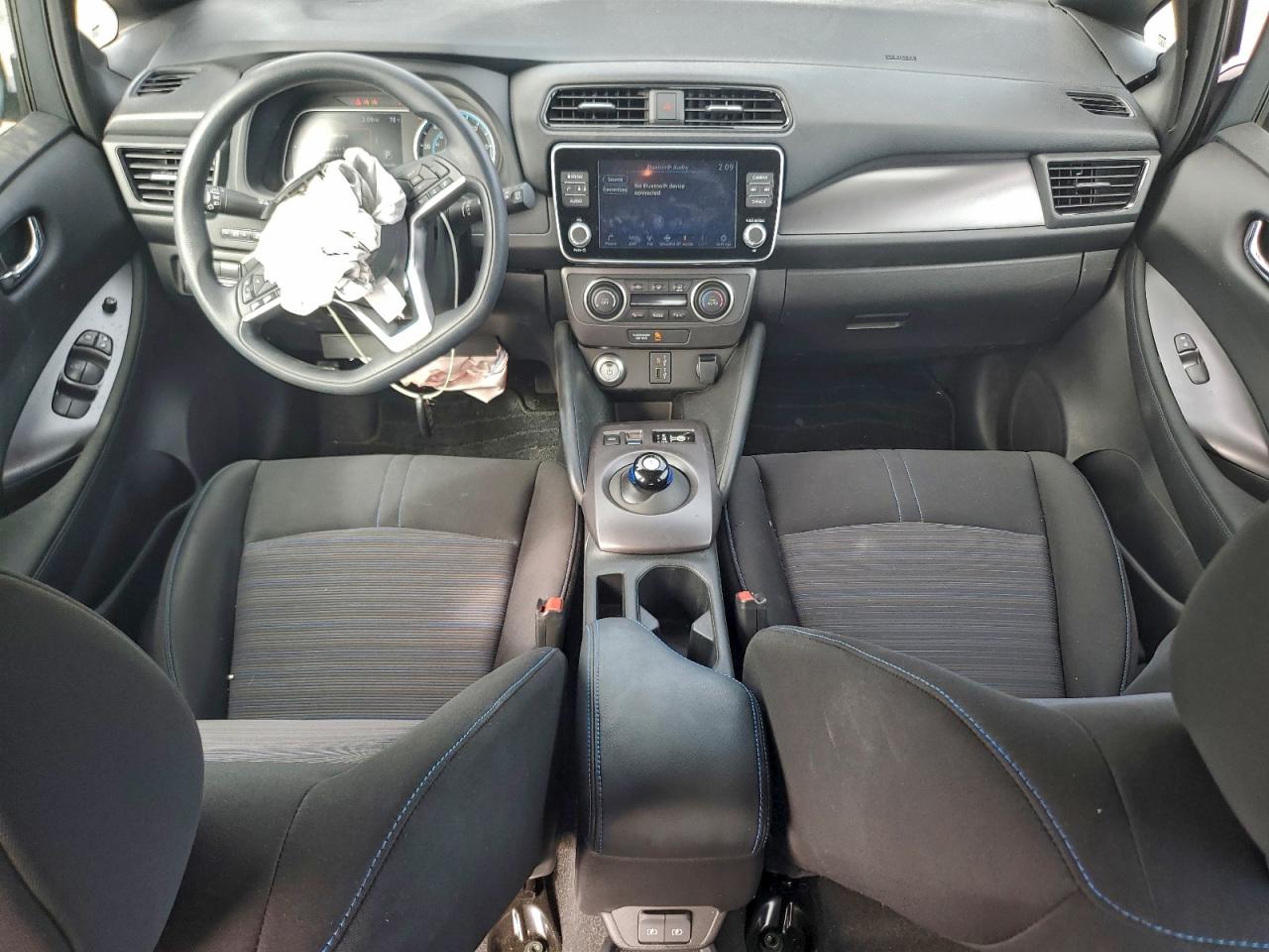 2025 NISSAN LEAF S photo 8