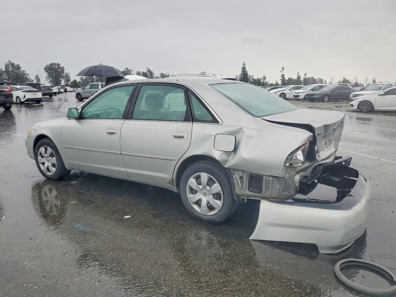 2001 TOYOTA AVALON XL photo 2