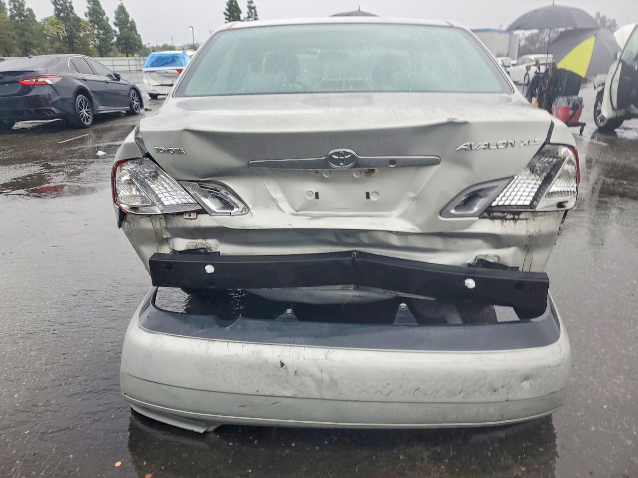 2001 TOYOTA AVALON XL photo 6
