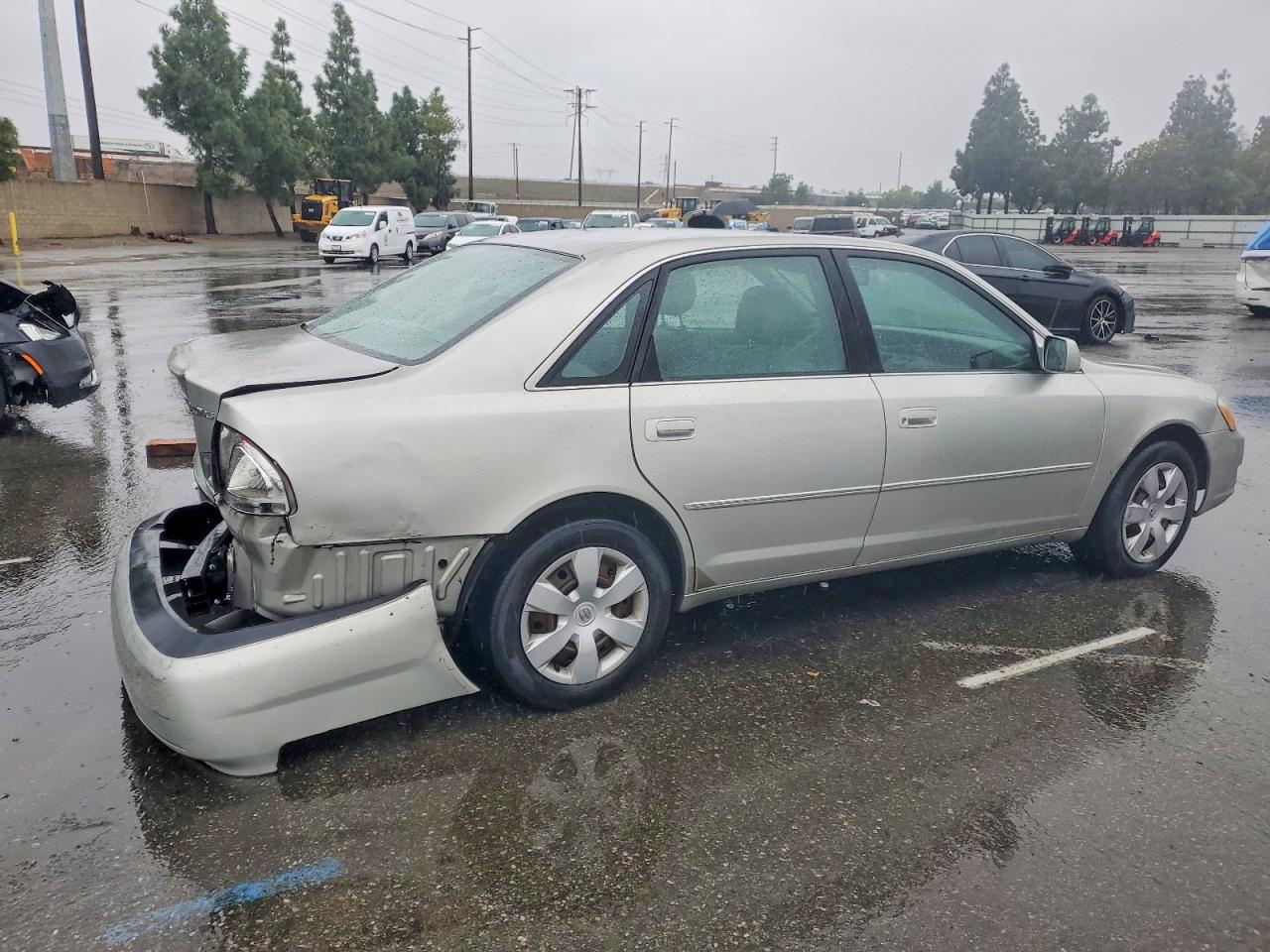 2001 TOYOTA AVALON XL photo 3