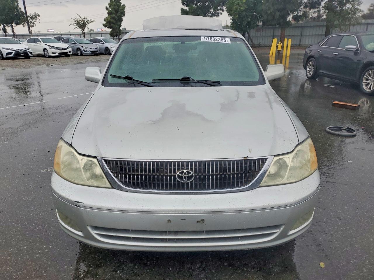 2001 TOYOTA AVALON XL photo 5