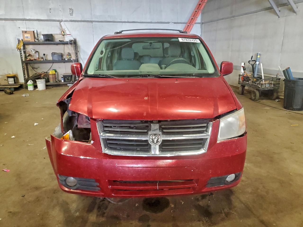 2010 DODGE GRAND CARAVAN SXT photo 5