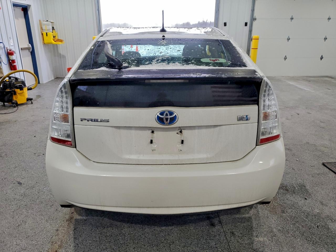 2010 TOYOTA PRIUS photo 6
