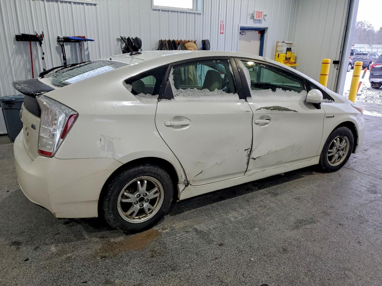 2010 TOYOTA PRIUS photo 3