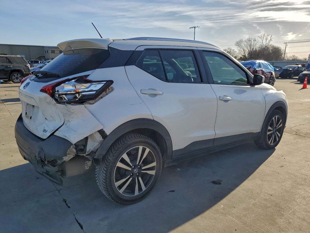 2018 NISSAN KICKS S photo 3