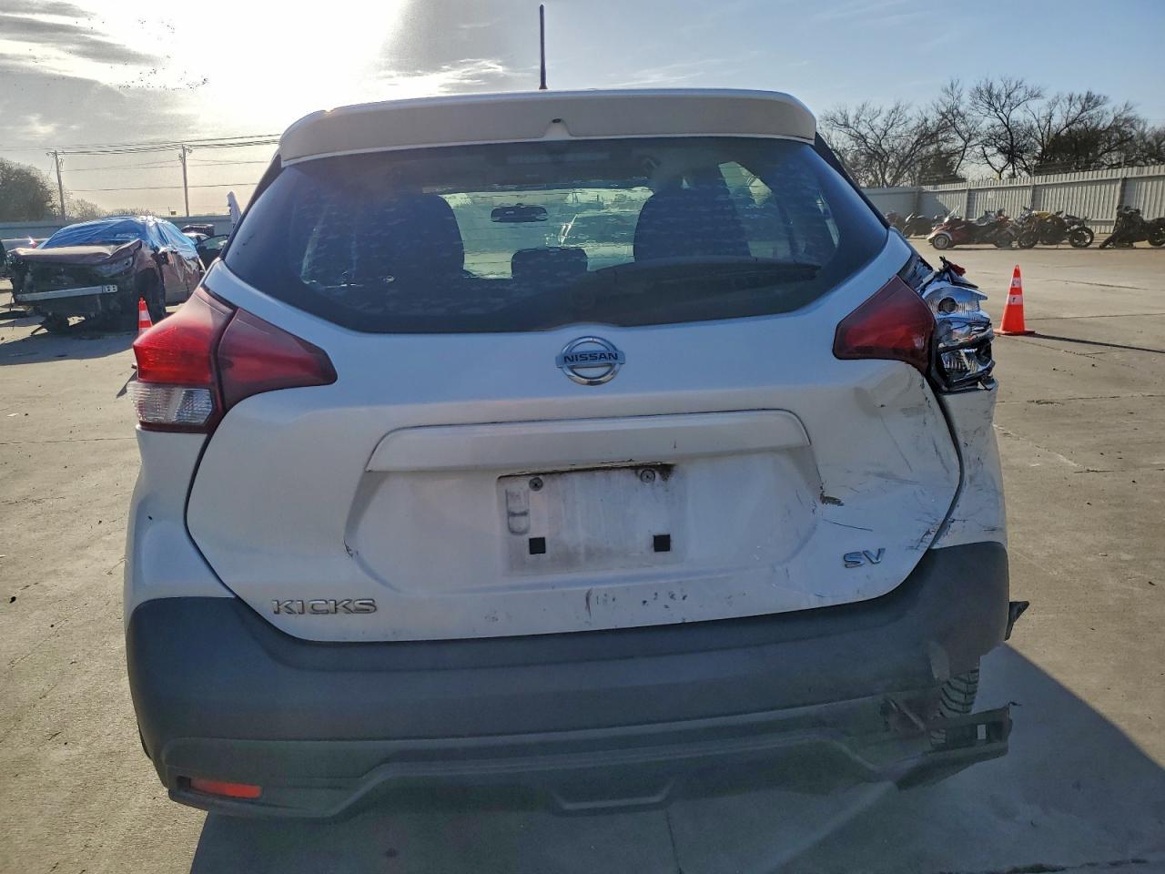 2018 NISSAN KICKS S photo 6