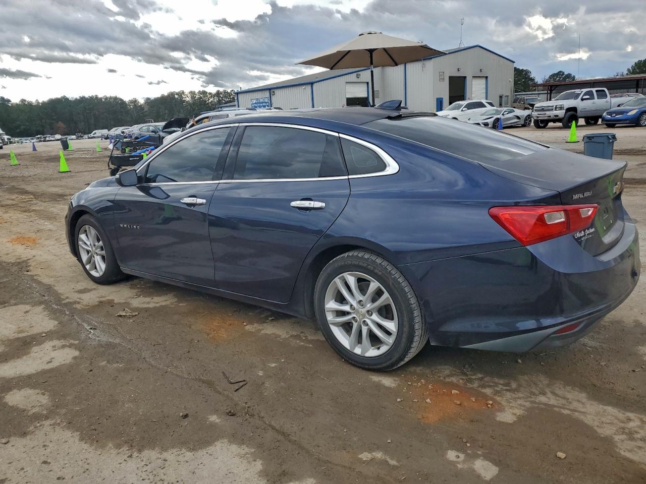 2016 CHEVROLET MALIBU LT photo 2