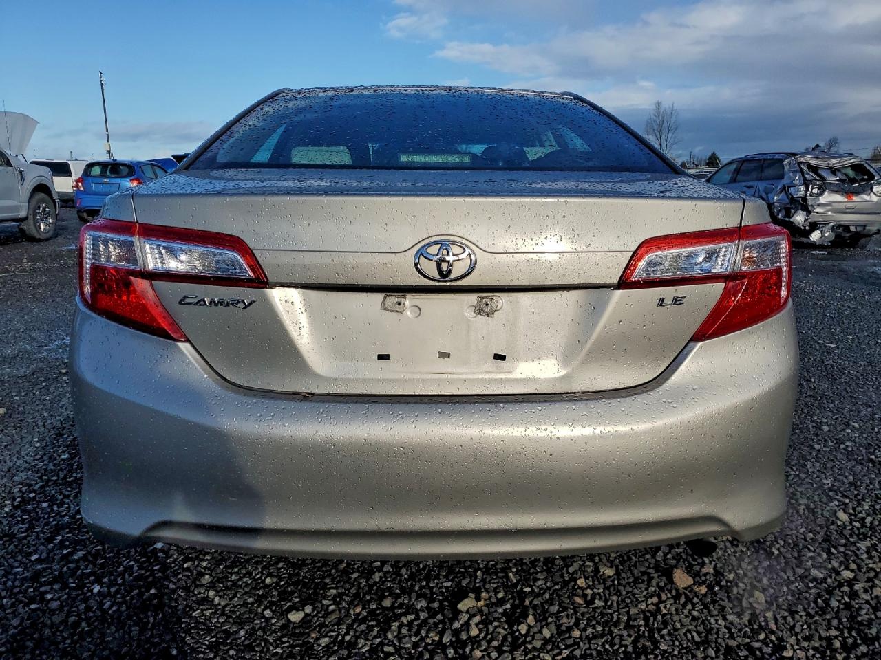 2014 TOYOTA CAMRY L photo 11