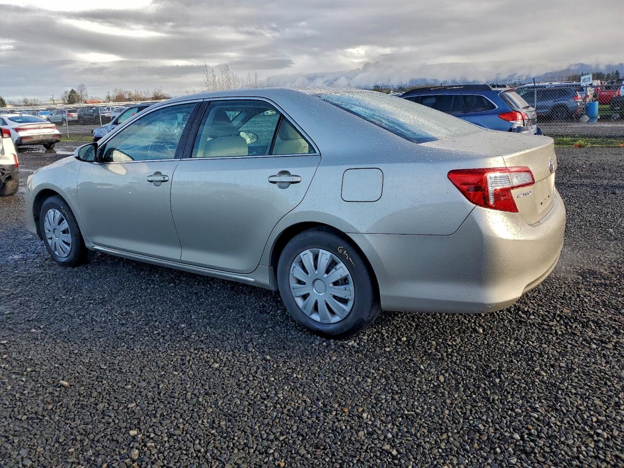 2014 TOYOTA CAMRY L photo 3