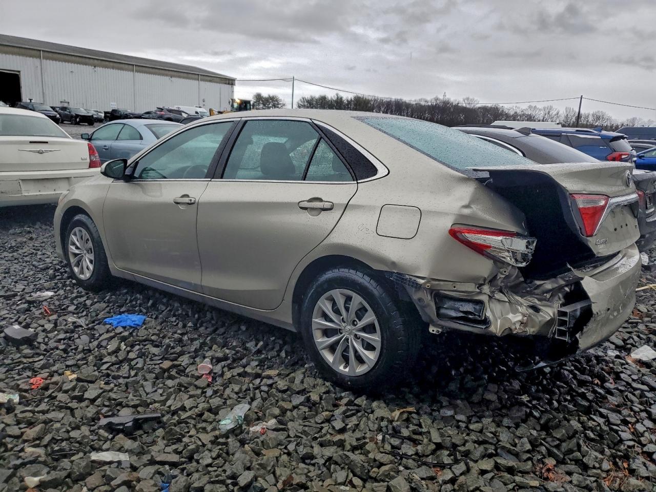 2017 TOYOTA CAMRY LE photo 2