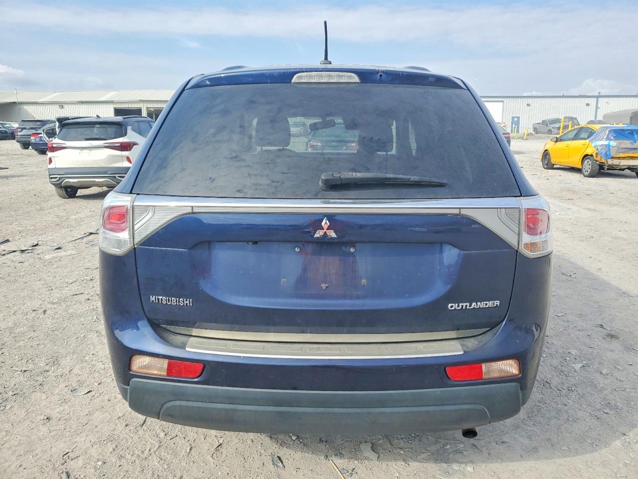 2014 MITSUBISHI OUTLANDER SE photo 6