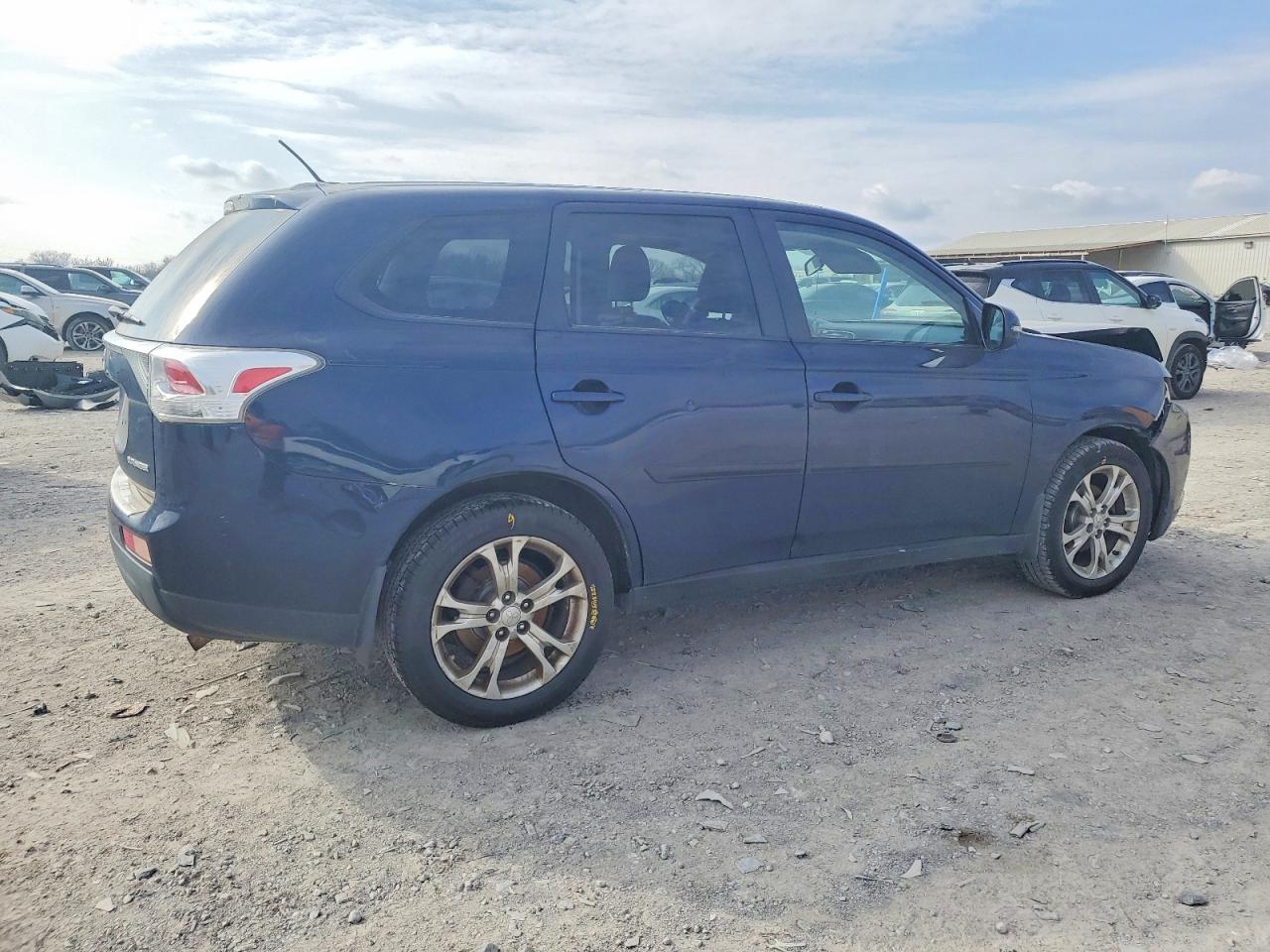 2014 MITSUBISHI OUTLANDER SE photo 3